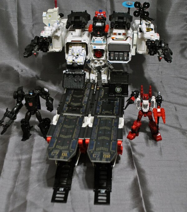 Image Of Custom Generations G1 Metroplex With Deluxe Scale Scamper  (4 of 12)